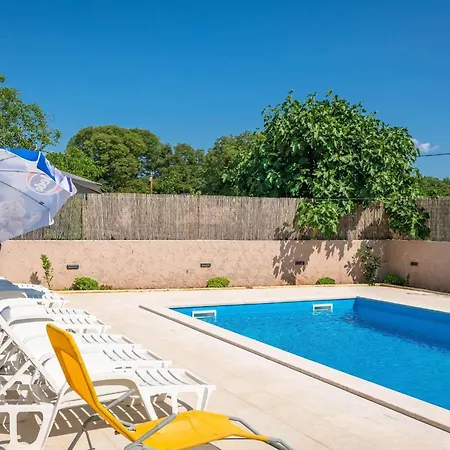 Casa de Férias Leone By Interhome *