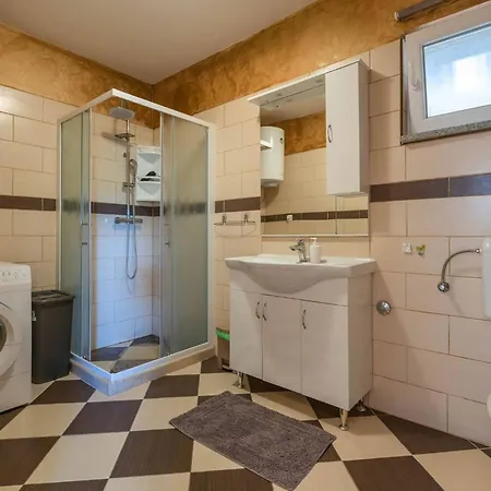 Leone By Interhome *