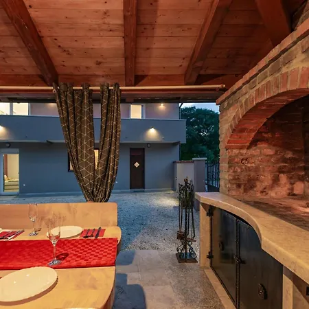 Leone By Interhome * Bibici