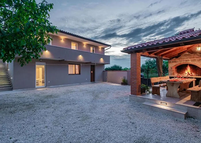 Nyaraló Leone By Interhome Bibići