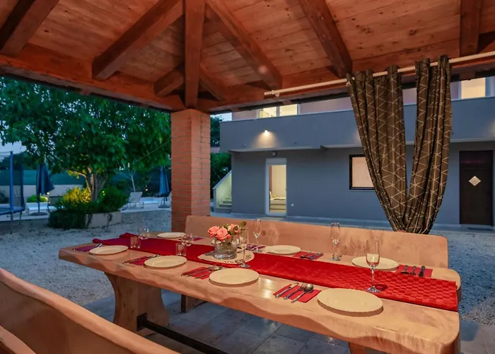 Nyaraló Leone By Interhome Bibići