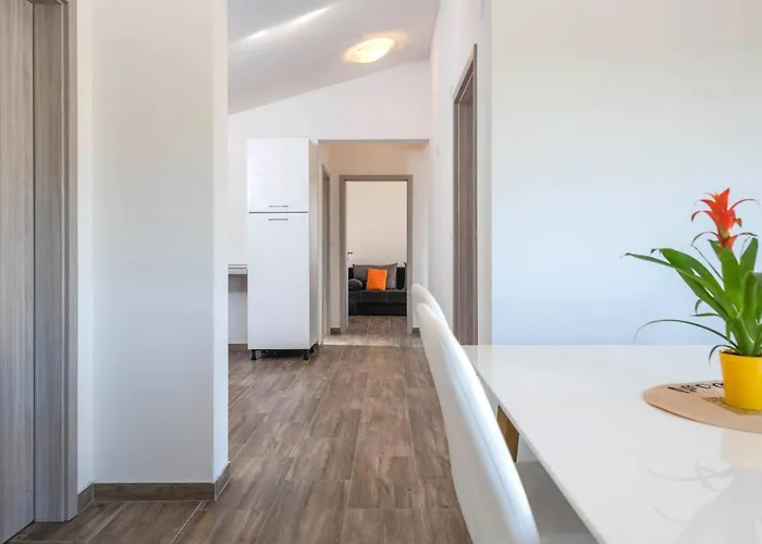 Nyaraló Leone By Interhome *