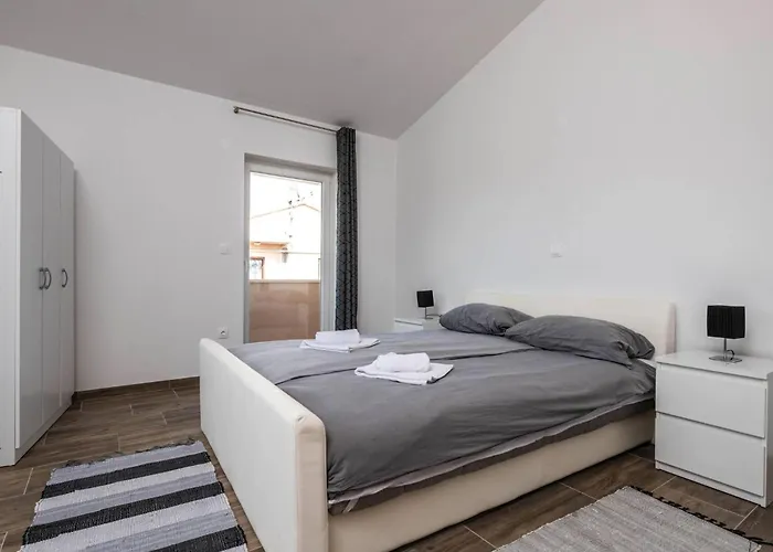 Nyaraló Leone By Interhome Bibići