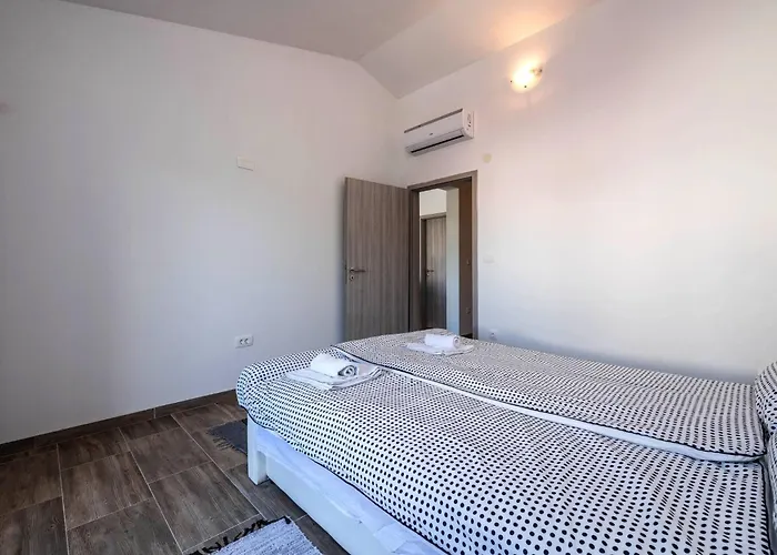 Nyaraló Leone By Interhome Bibići