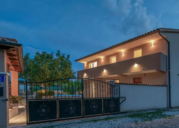 Leone By Interhome Bibići