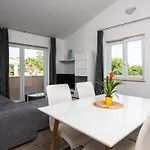 度假居 Leone By Interhome *